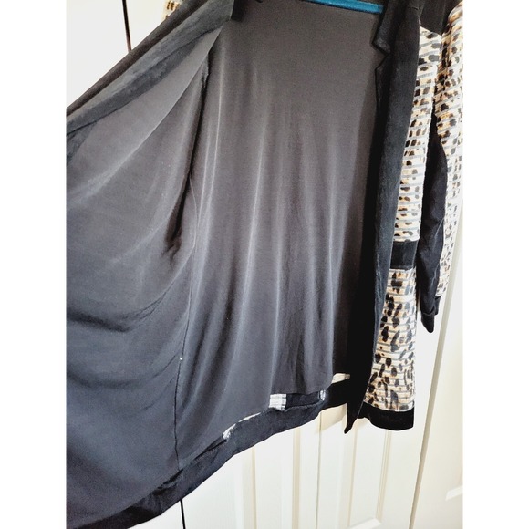 Chico's Travelers 2 Stretch Long Slv‎ Open Cardigan Jacket Top L Blk Anim Prnt - Picture 8 of 9